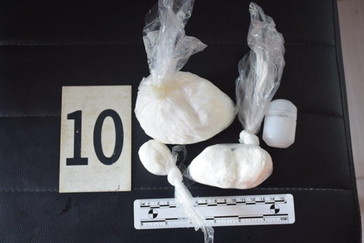 Novigrad: Rutinskom konrtolom policija otkrila da prevoze više paketića droge